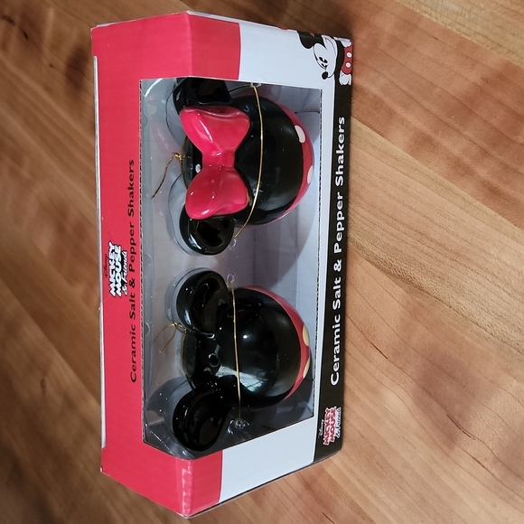 Salt&pepper shakers - Picture 1 of 2